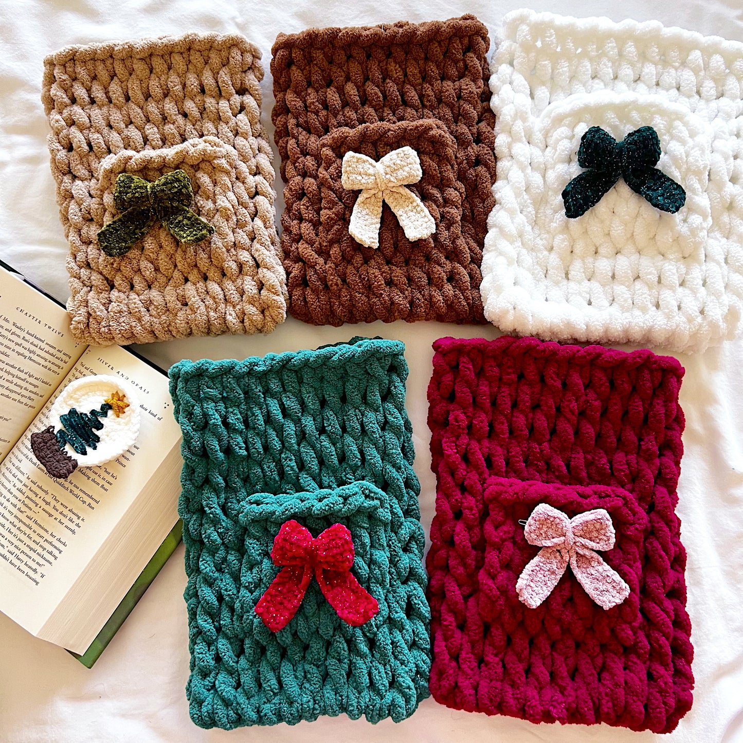 Sparkly Crochet Bow Appliqué Clips