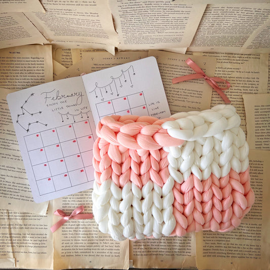 Light Pink & White Checkered Chunky Knit Planner Pouch